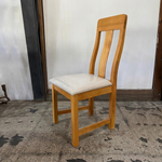 Silla clara, vista en ángulo