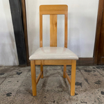 Silla clara, vista frontal